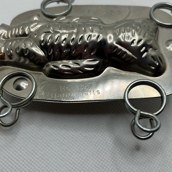 Vintage Holland Handicrafts teddy bear
Chocolate Mold #16055 with 4 clips - Picture 4 of 6